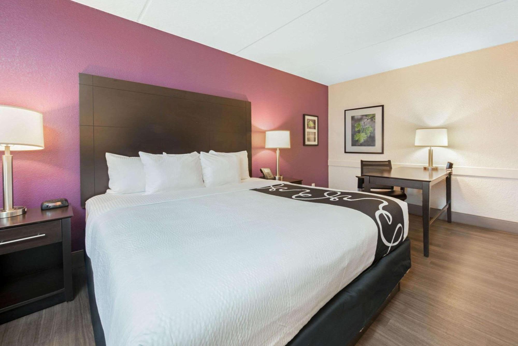 Deluxe King Room,1279525657:JPEG